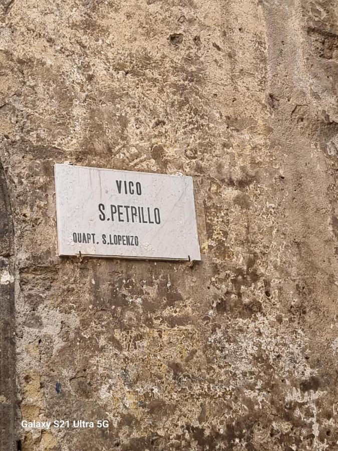 Dint ' O Vico San Petrillo Apartment Napoli Ngoại thất bức ảnh